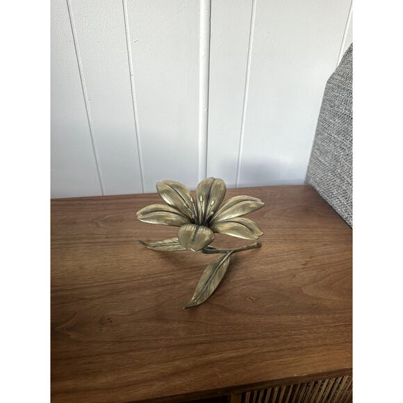 Vintage Mid-Century Solid Brass Flower Ashtray - Picture 5 of 5